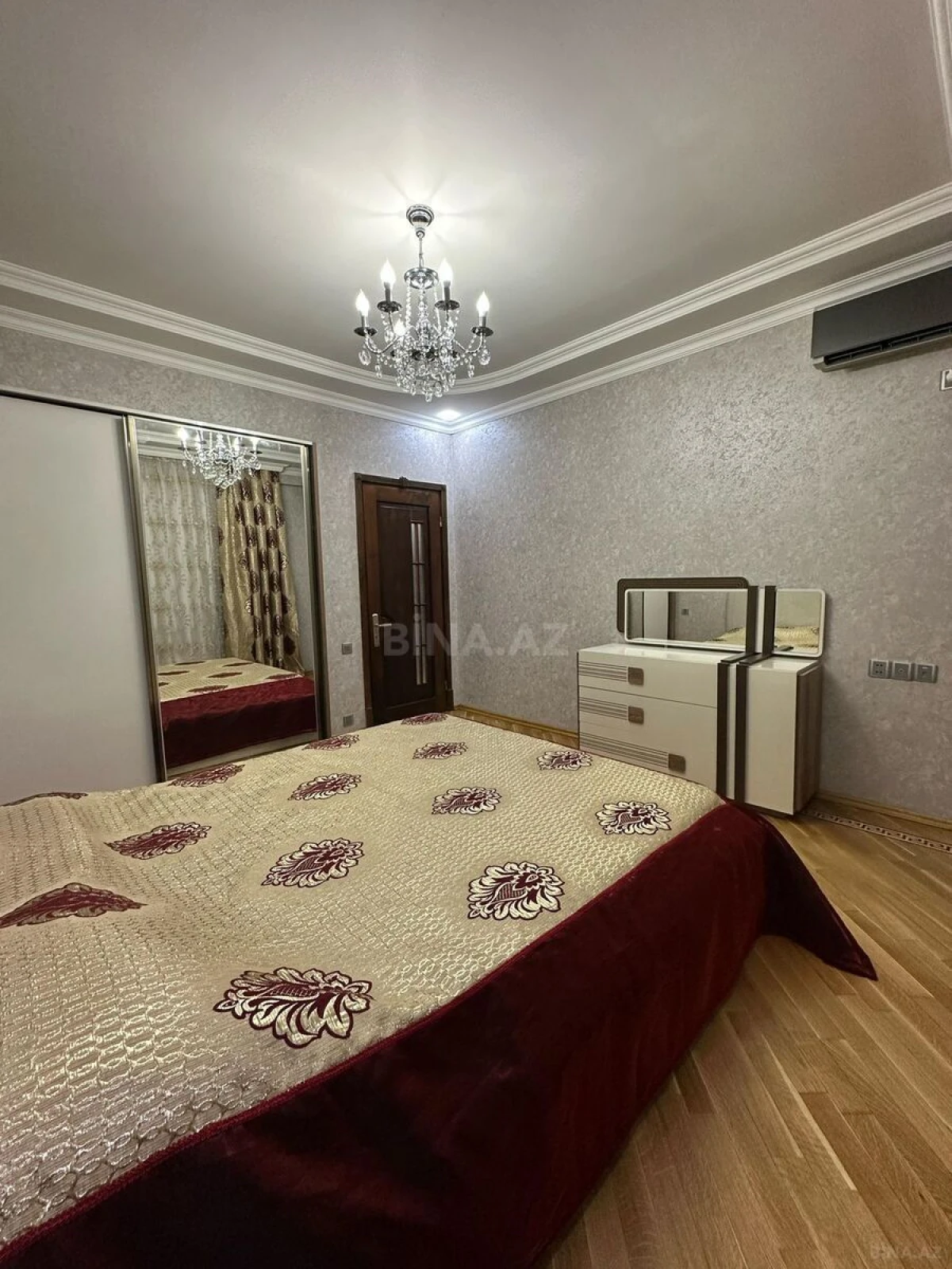 Kirayə verilir 2 otaqlı mənzil 90 m²