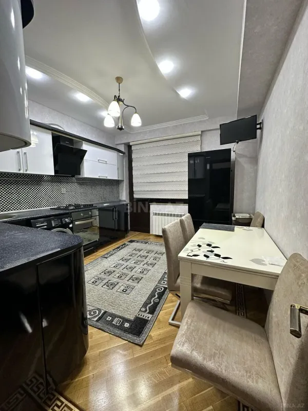 Kirayə verilir 2 otaqlı mənzil 90 m²