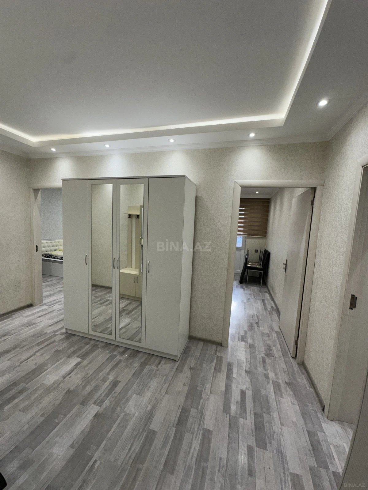 Kirayə verilir 2 otaqlı mənzil 75 m²