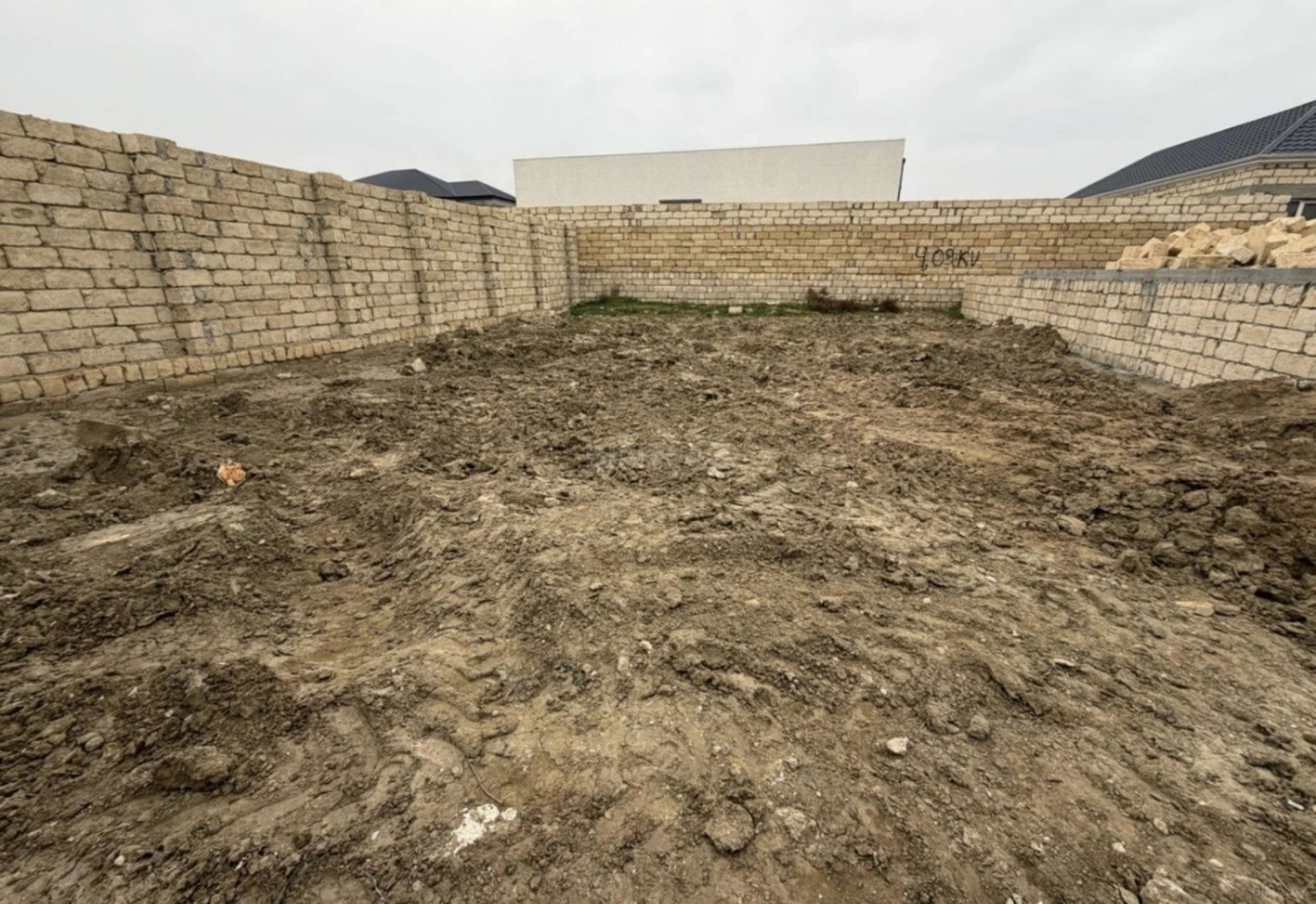 Satılır torpaq sahəsi 2 m²