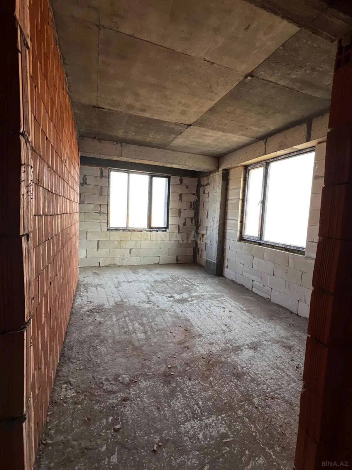 Satılır 3 otaqlı mənzil 117 m²