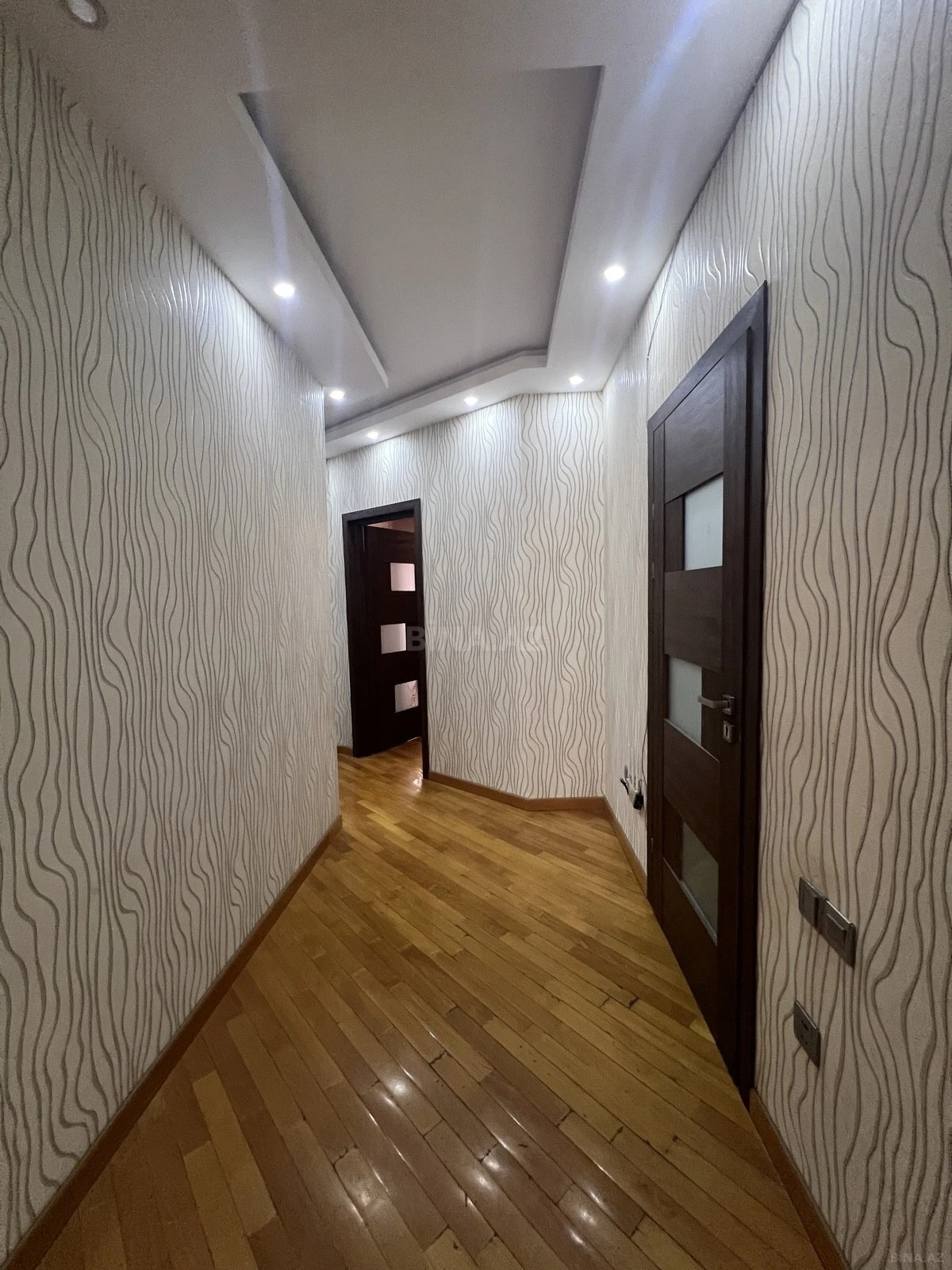 Kirayə verilir 4 otaqlı mənzil 130 m²