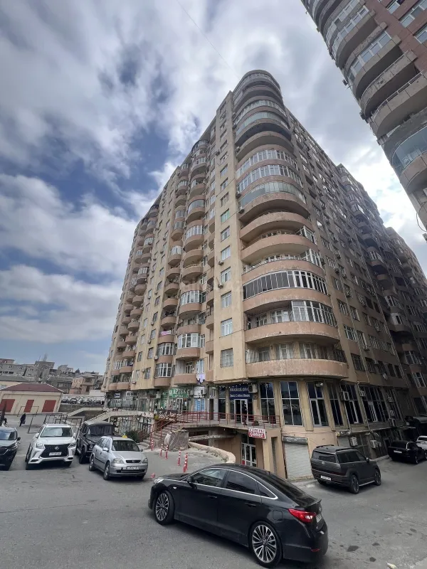 Kirayə verilir 4 otaqlı mənzil 130 m²