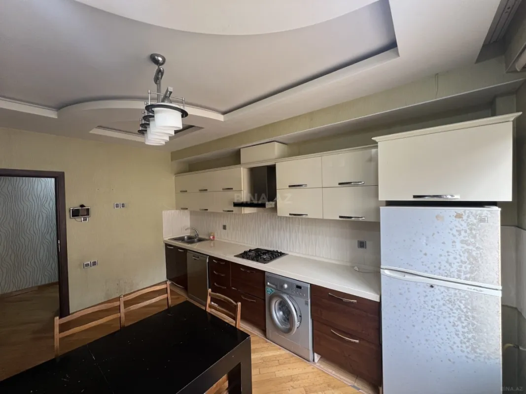Kirayə verilir 4 otaqlı mənzil 130 m²