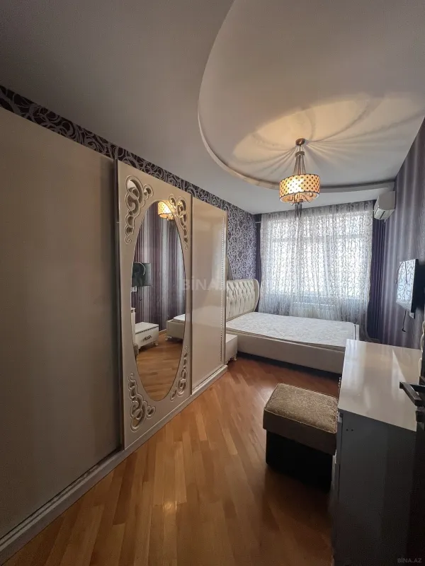 Kirayə verilir 4 otaqlı mənzil 130 m²