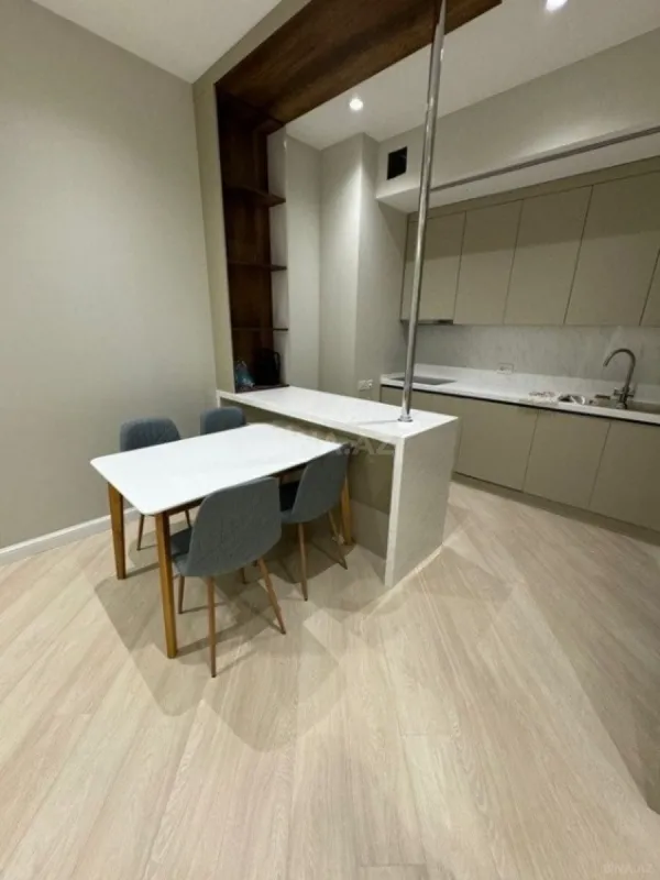 Kirayə verilir 2 otaqlı mənzil 80 m²