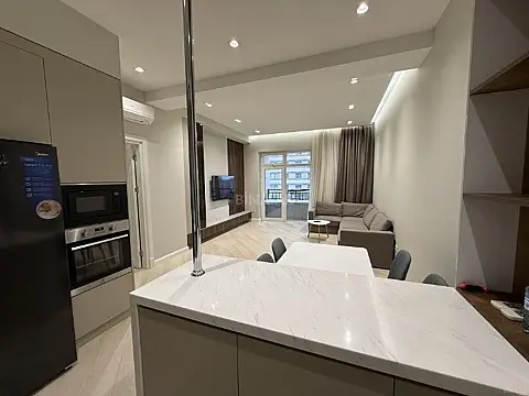 Kirayə verilir 2 otaqlı mənzil 80 m²