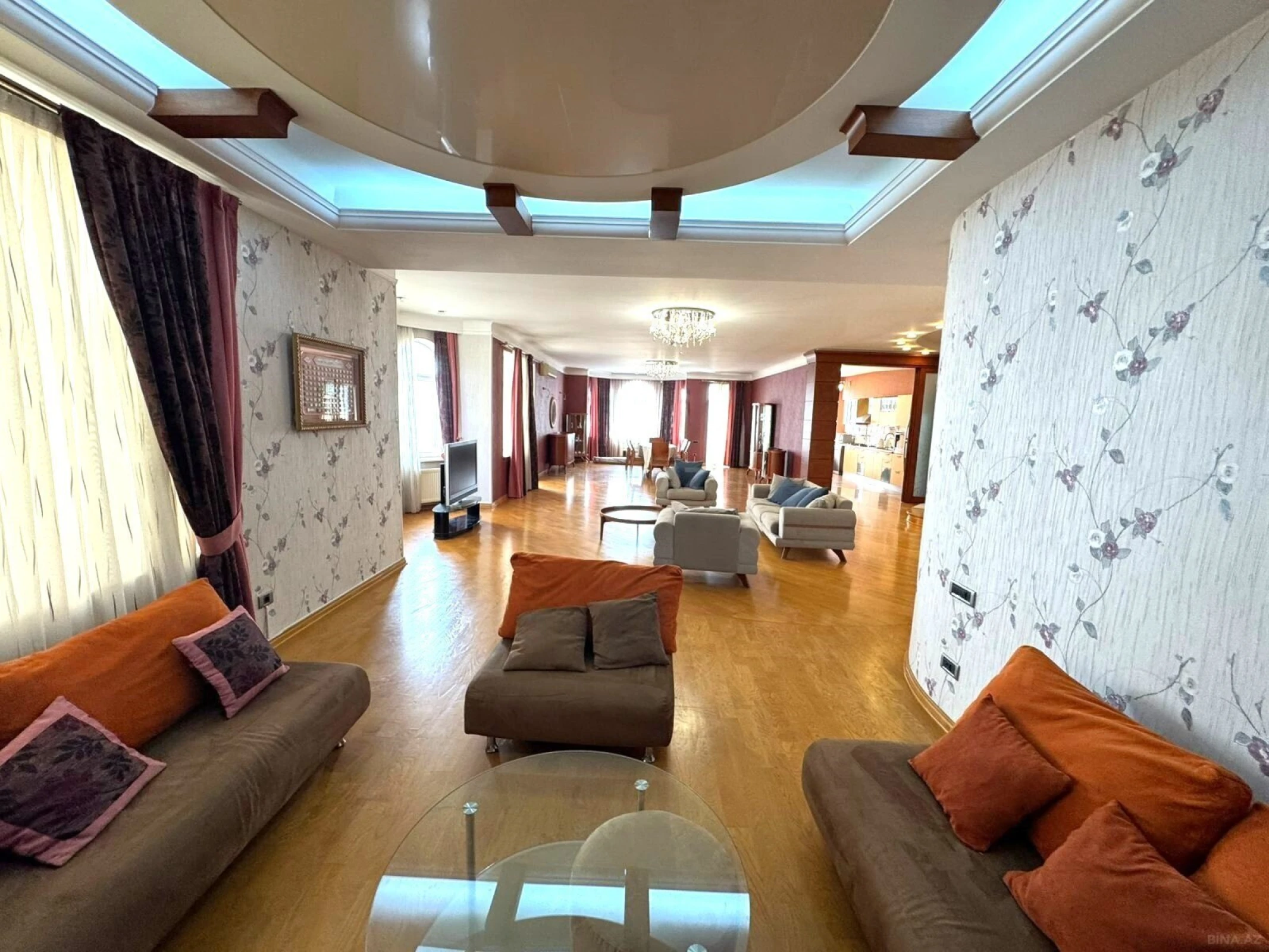 Kirayə verilir 4 otaqlı mənzil 300 m²