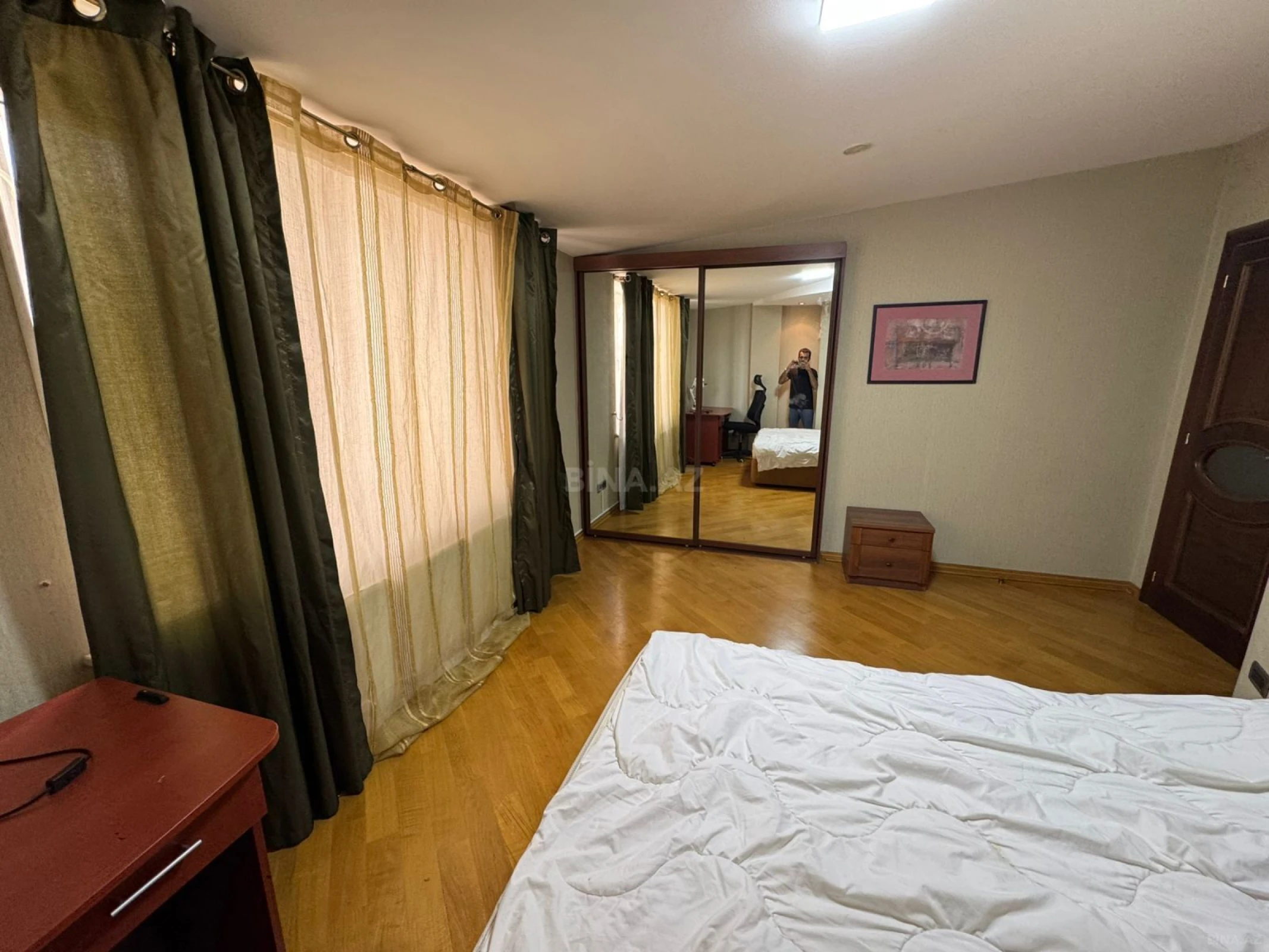 Kirayə verilir 4 otaqlı mənzil 300 m²