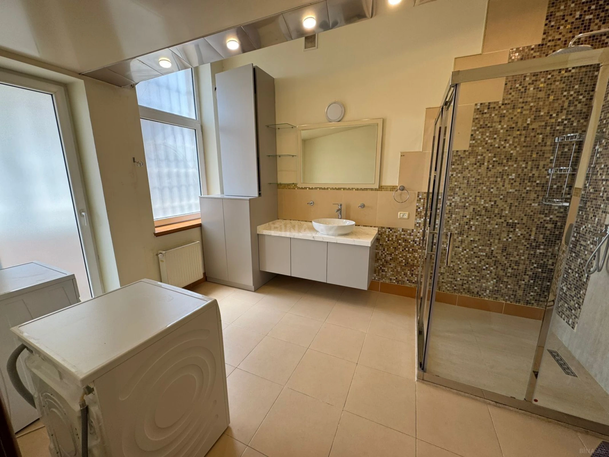 Kirayə verilir 4 otaqlı mənzil 300 m²