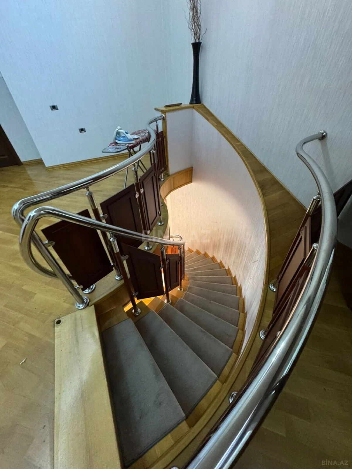 Kirayə verilir 4 otaqlı mənzil 300 m²