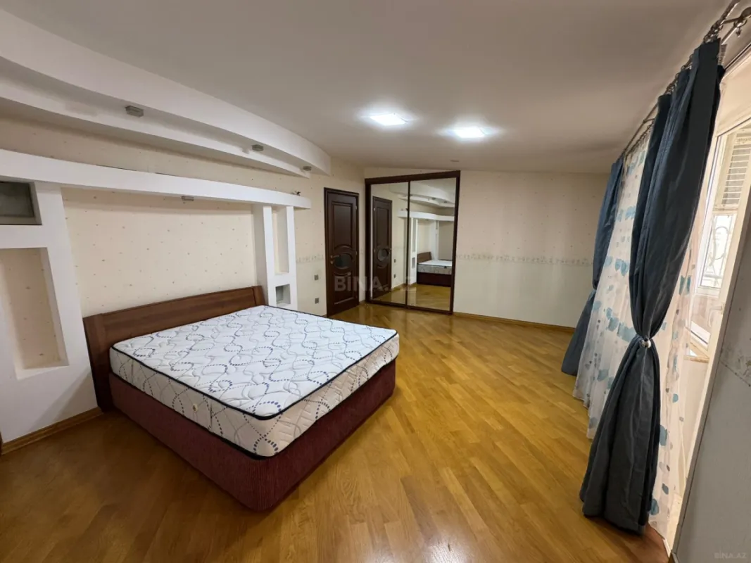 Kirayə verilir 4 otaqlı mənzil 300 m²