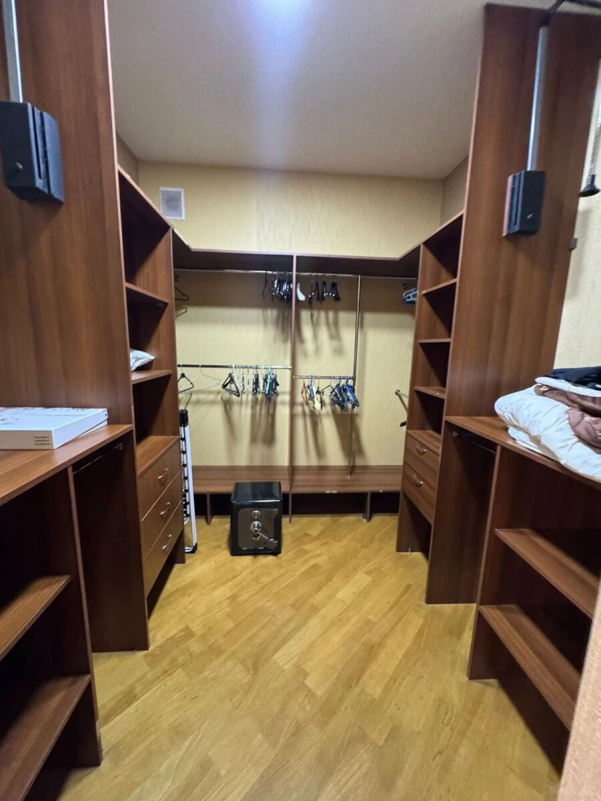 Kirayə verilir 4 otaqlı mənzil 300 m²