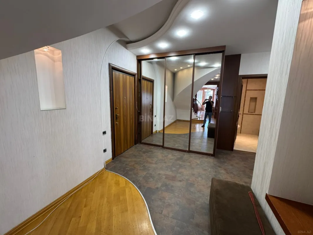 Kirayə verilir 4 otaqlı mənzil 300 m²