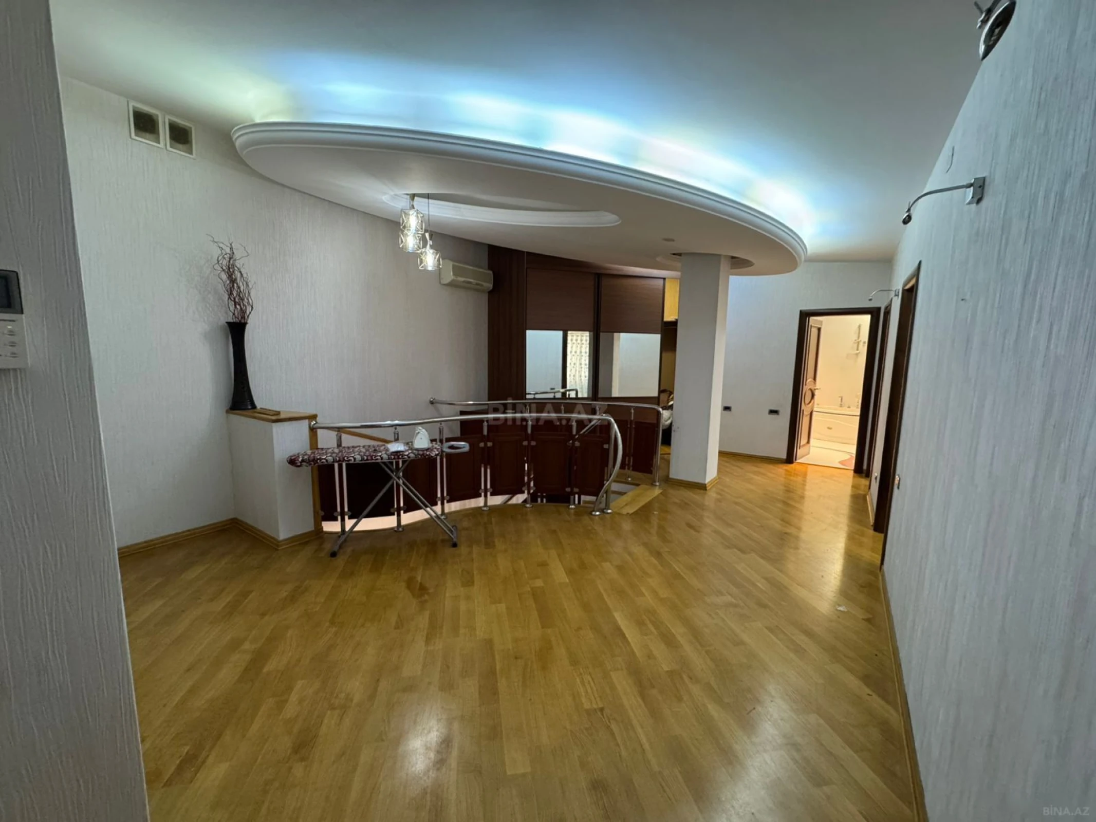 Kirayə verilir 4 otaqlı mənzil 300 m²