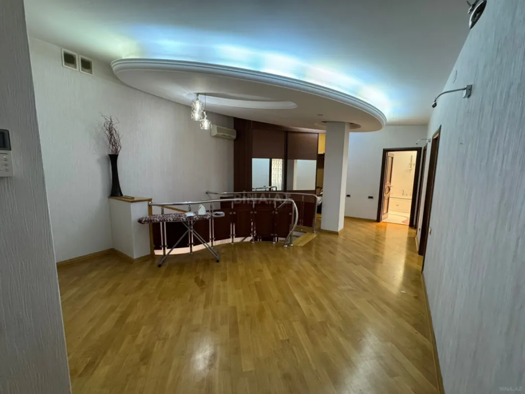 Kirayə verilir 4 otaqlı mənzil 300 m²