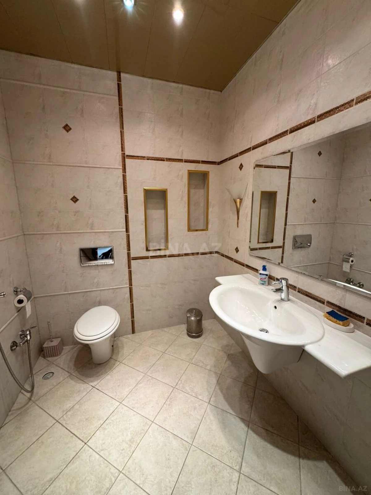 Kirayə verilir 4 otaqlı mənzil 300 m²