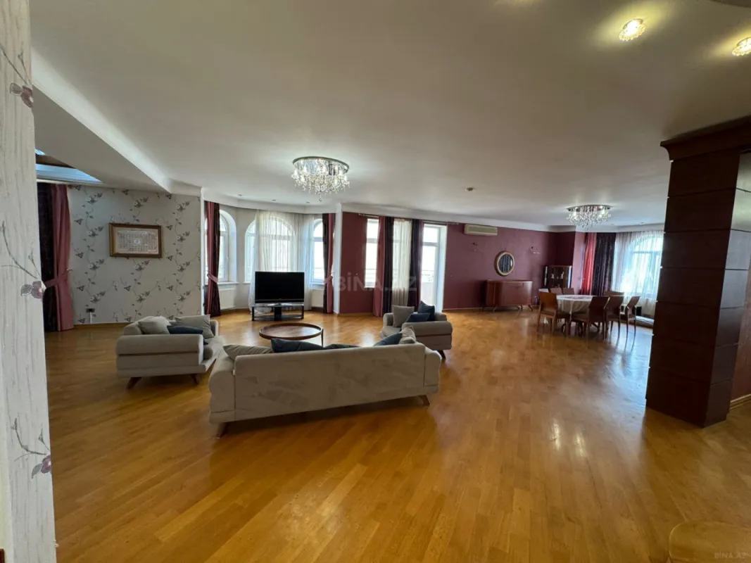 Kirayə verilir 4 otaqlı mənzil 300 m²