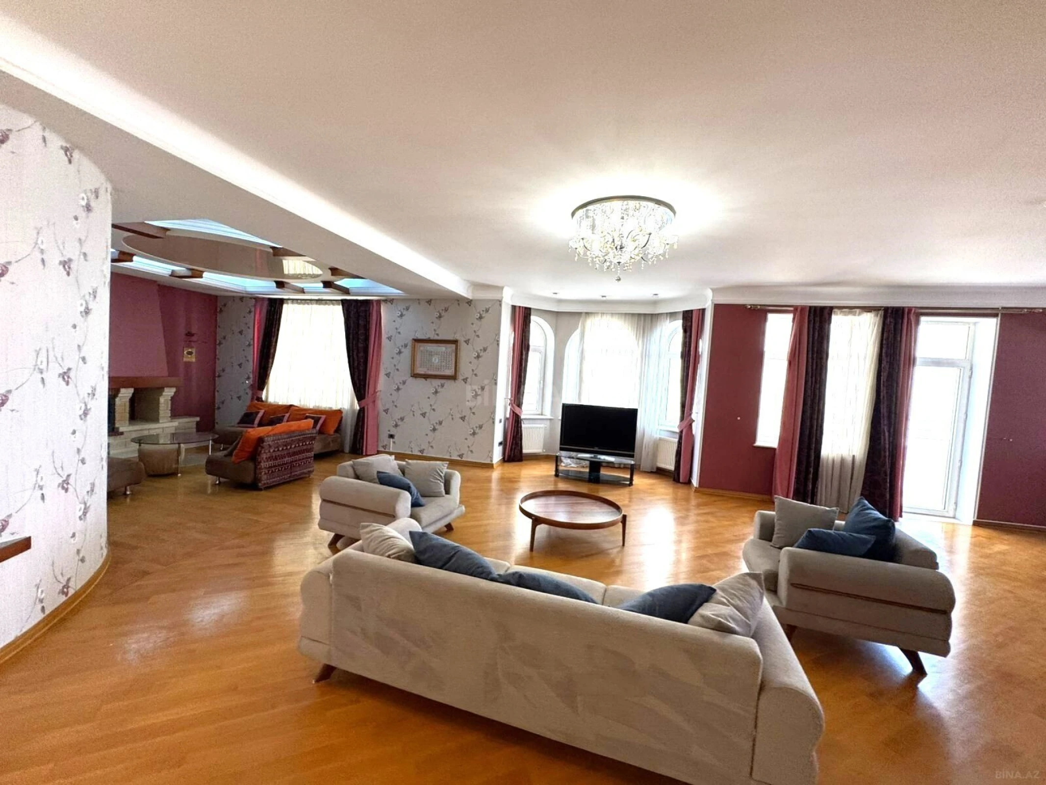 Kirayə verilir 4 otaqlı mənzil 300 m²