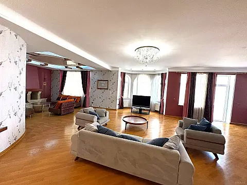 Kirayə verilir 4 otaqlı mənzil 300 m²