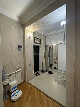 Satılır 2 otaqlı mənzil 81 m²