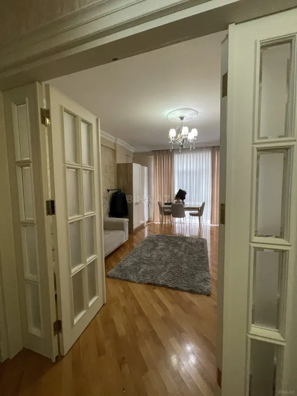 Satılır 2 otaqlı mənzil 81 m²