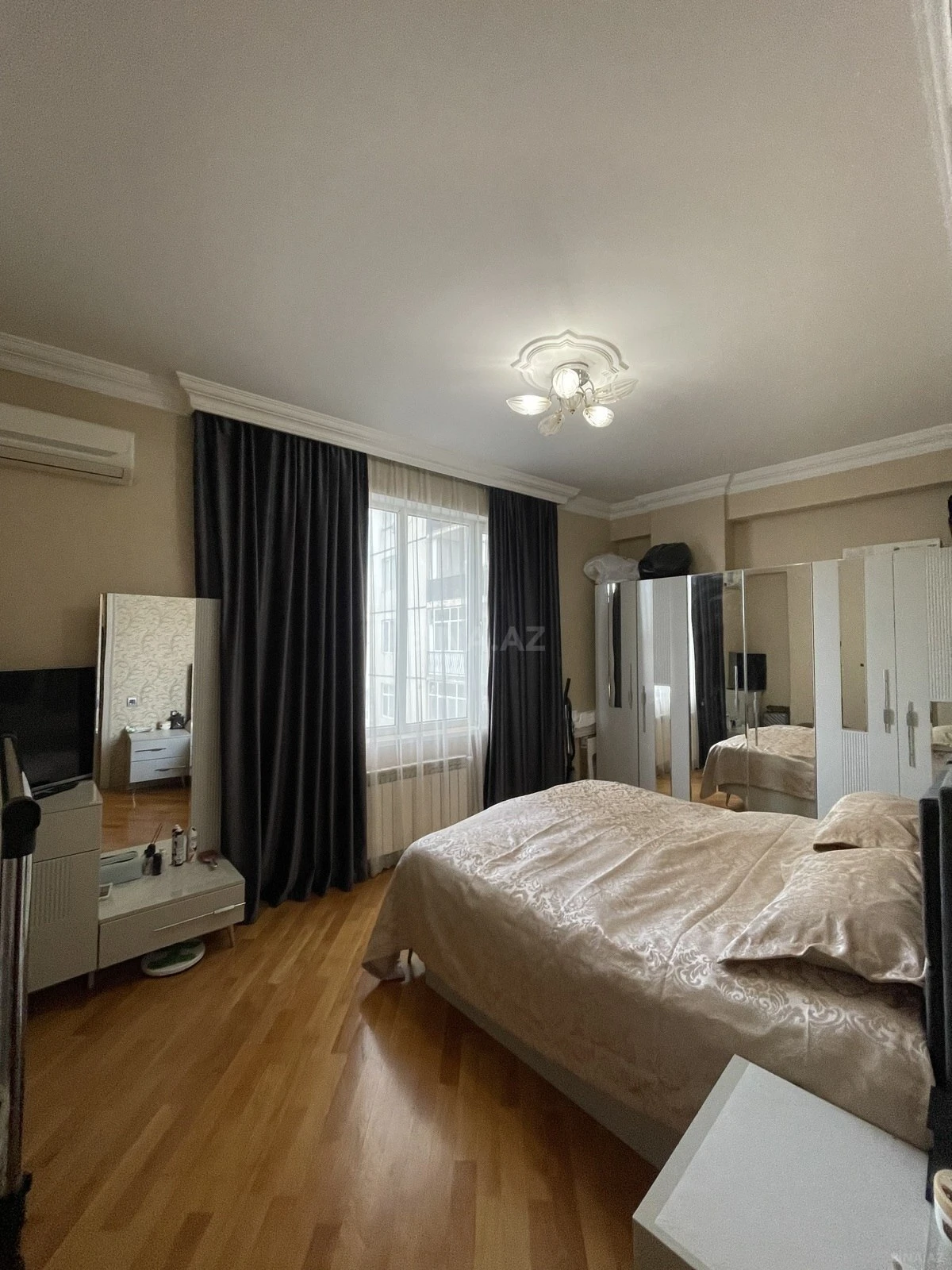 Satılır 2 otaqlı mənzil 81 m²