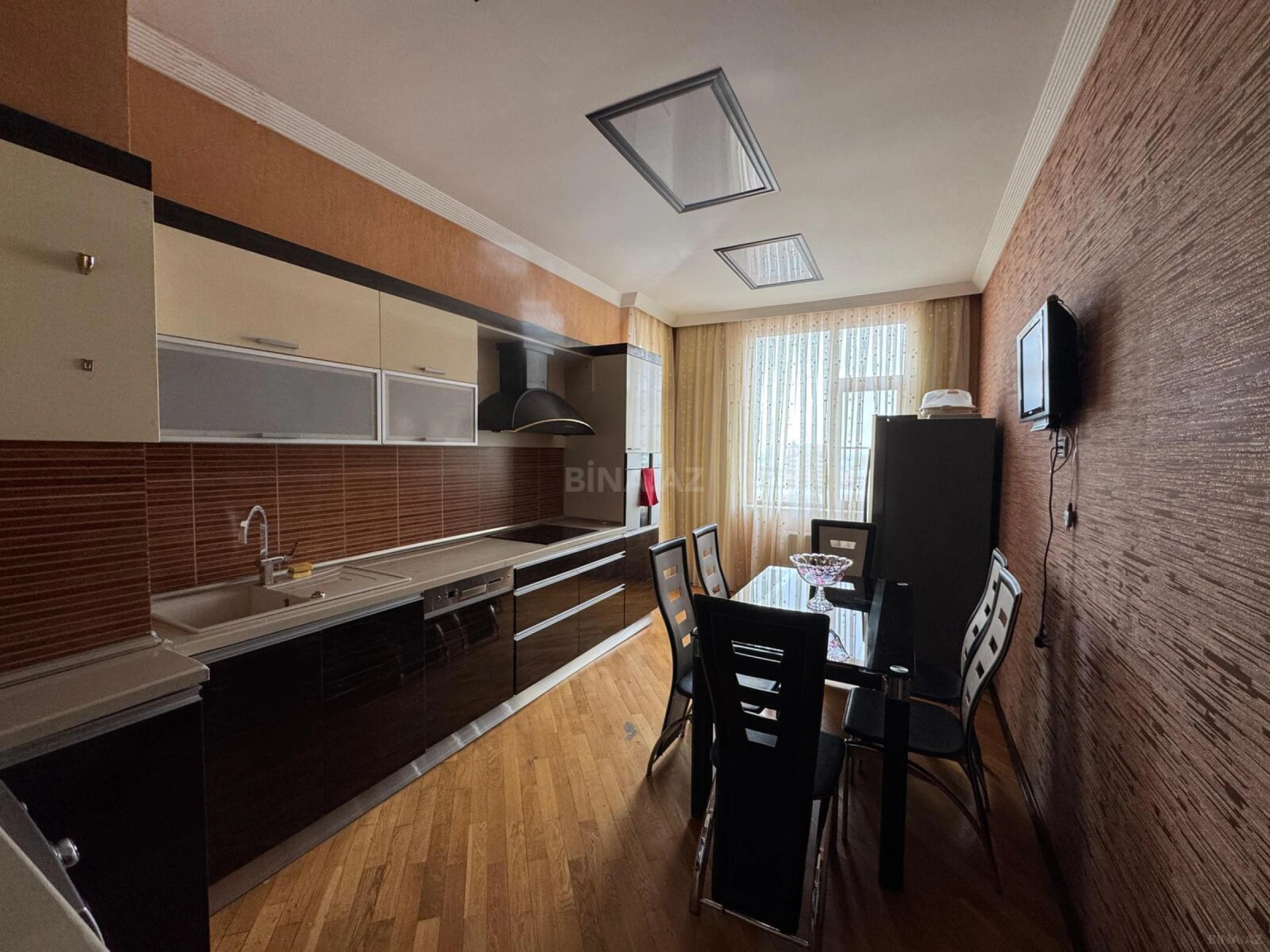 Kirayə verilir 2 otaqlı mənzil 110 m²