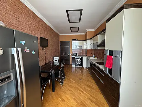 Kirayə verilir 2 otaqlı mənzil 110 m²