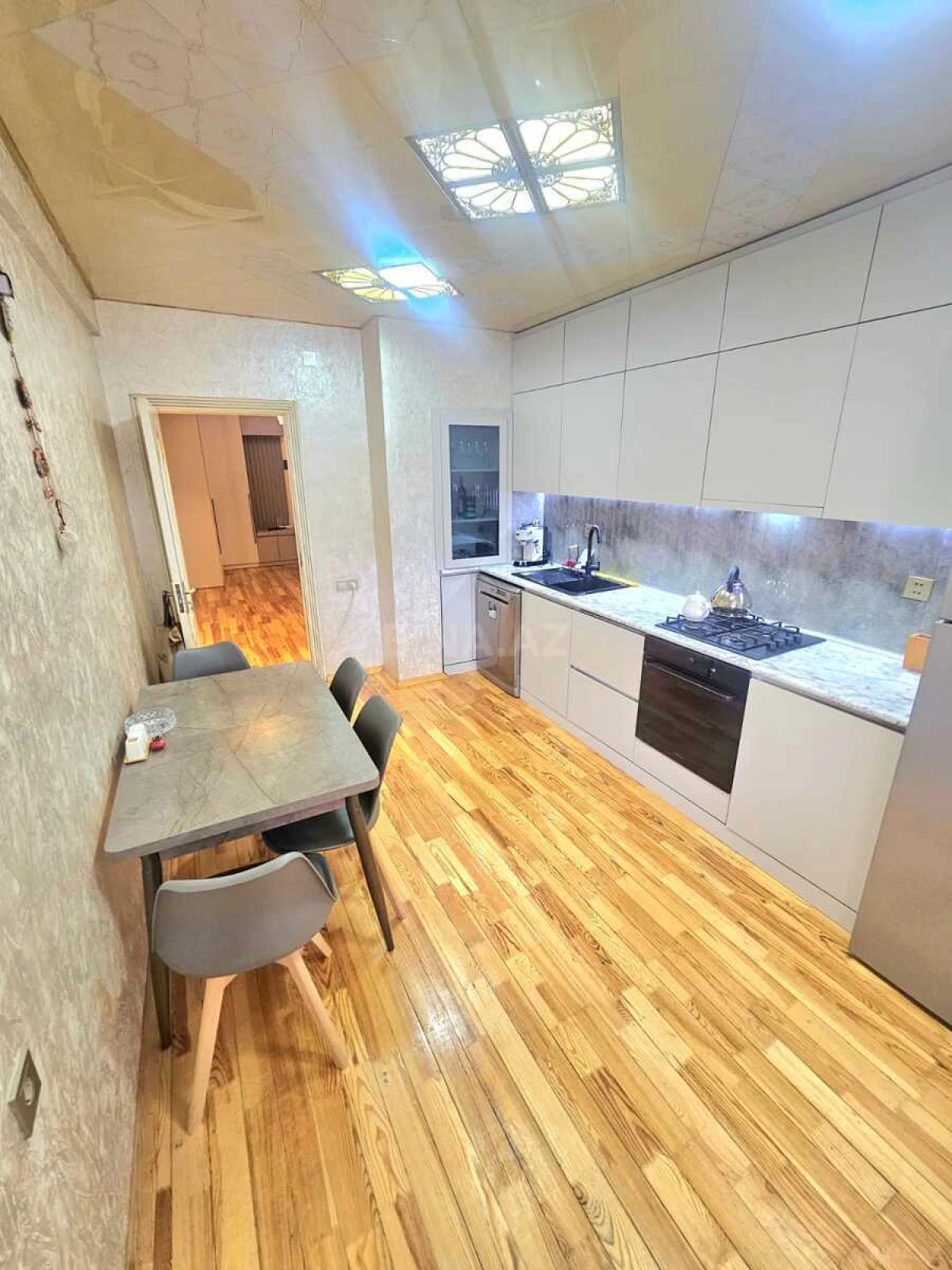 Satılır 3 otaqlı mənzil 120 m²