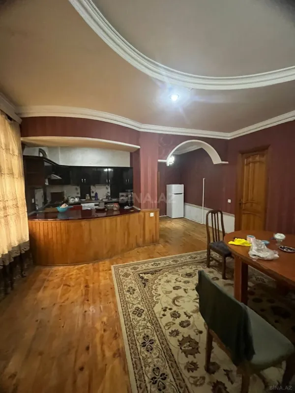 Kirayə verilir 20 otaqlı həyət evi 1000 m²