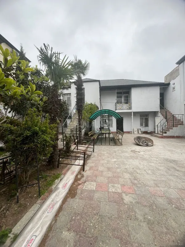 Kirayə verilir 20 otaqlı həyət evi 1000 m²