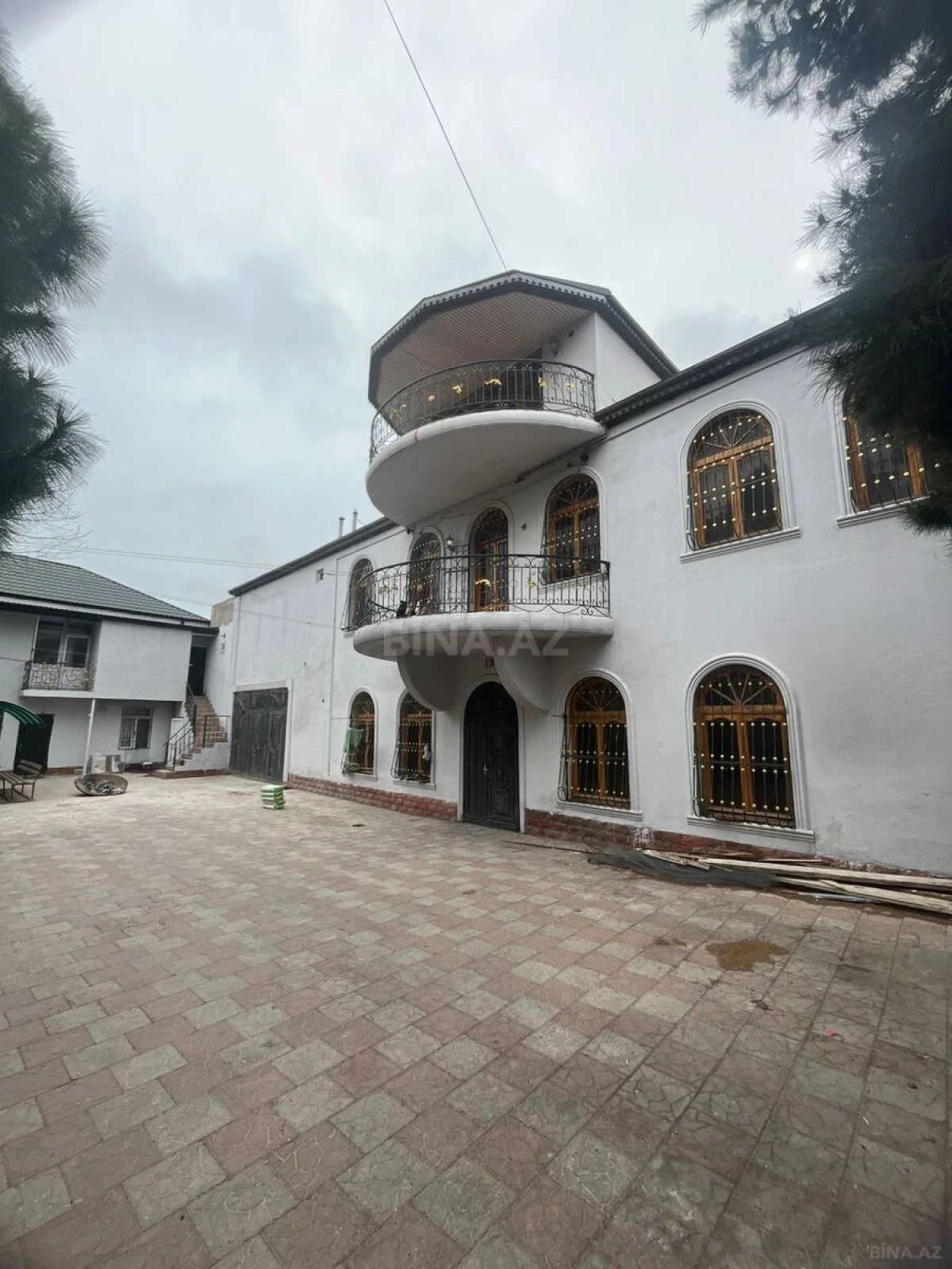 Kirayə verilir 20 otaqlı həyət evi 1000 m²