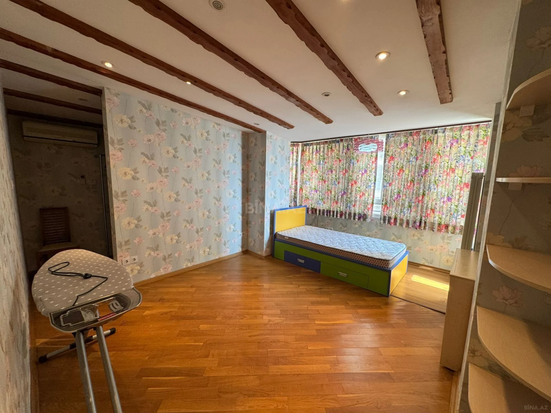 Kirayə verilir 6 otaqlı mənzil 250 m²