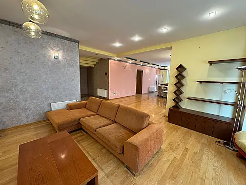 Kirayə verilir 6 otaqlı mənzil 250 m²