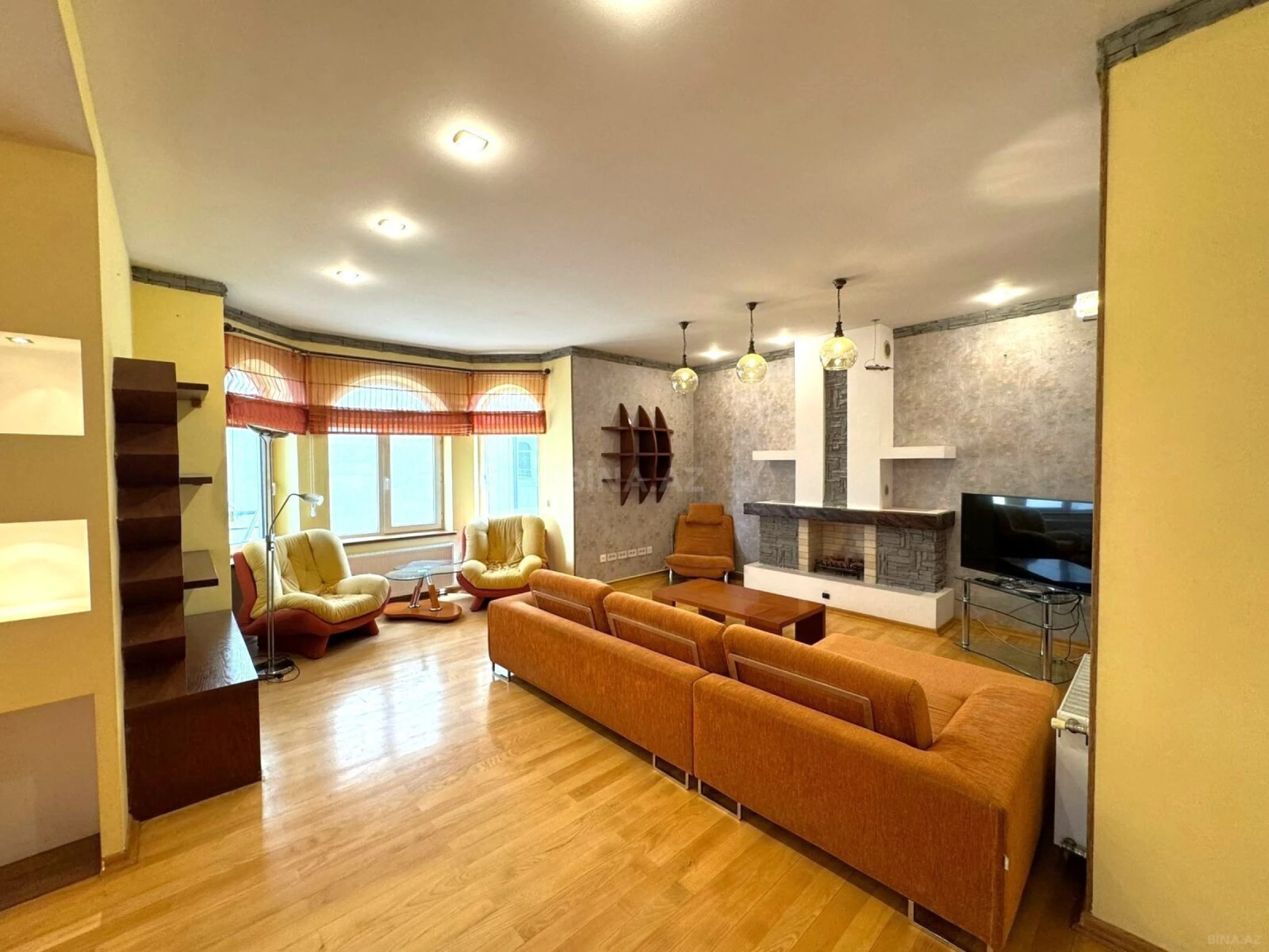 Kirayə verilir 6 otaqlı mənzil 250 m²