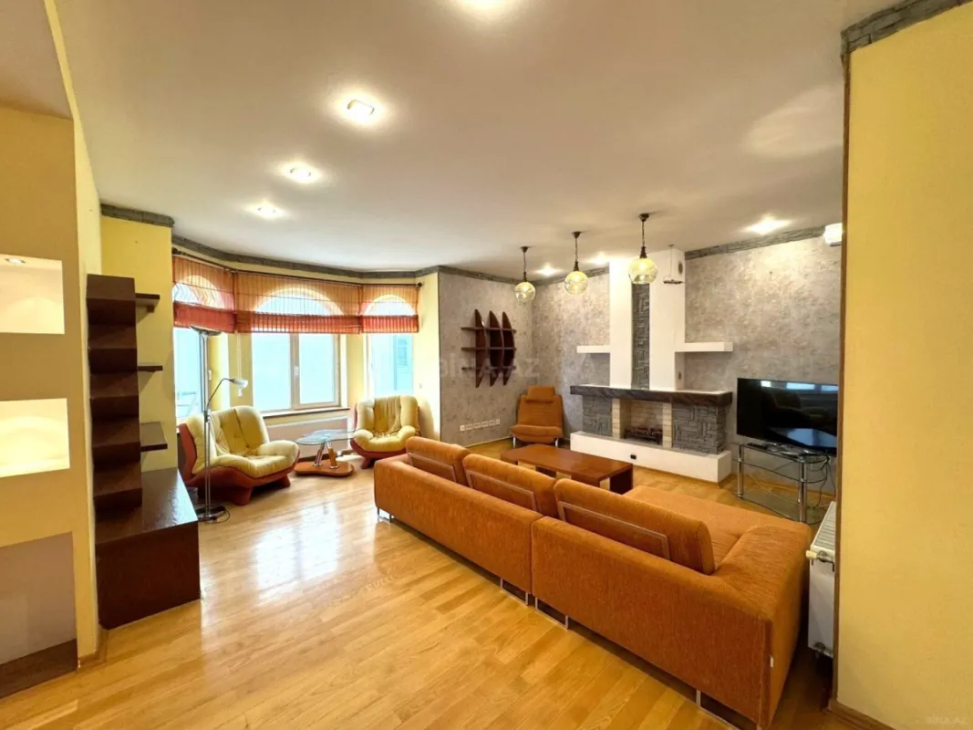 Kirayə verilir 6 otaqlı mənzil 250 m²
