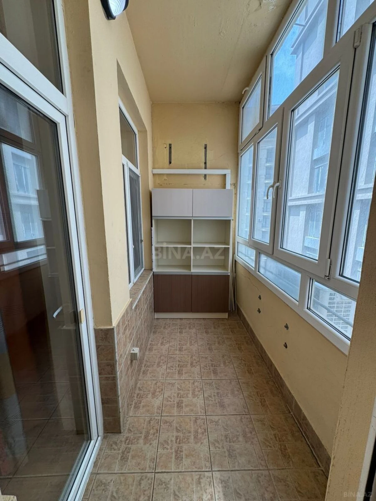 Kirayə verilir 6 otaqlı mənzil 250 m²