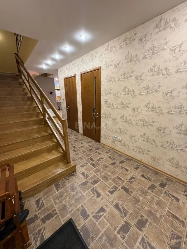 Kirayə verilir 6 otaqlı mənzil 250 m²