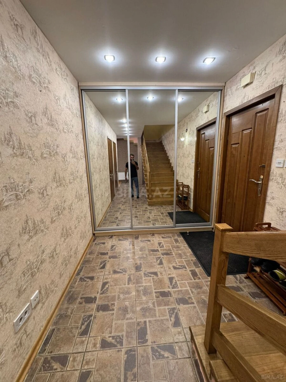 Kirayə verilir 6 otaqlı mənzil 250 m²