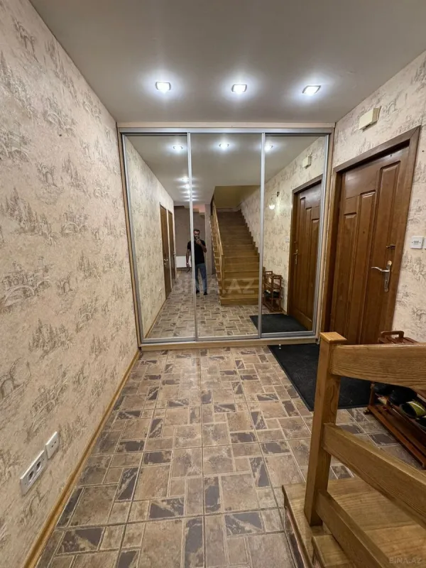 Kirayə verilir 6 otaqlı mənzil 250 m²