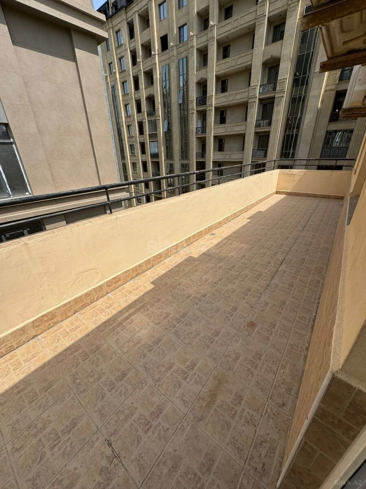 Kirayə verilir 6 otaqlı mənzil 250 m²