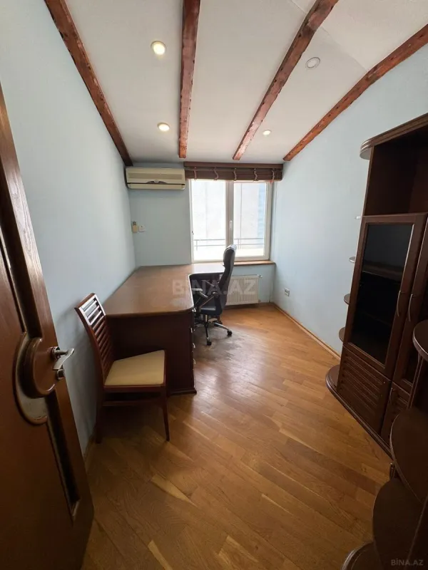 Kirayə verilir 6 otaqlı mənzil 250 m²