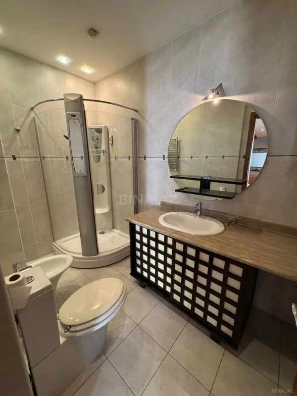 Kirayə verilir 6 otaqlı mənzil 250 m²