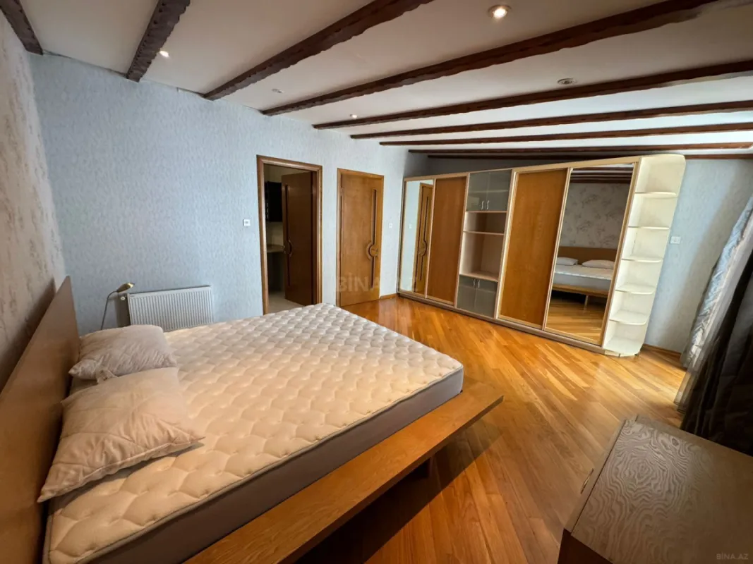 Kirayə verilir 6 otaqlı mənzil 250 m²