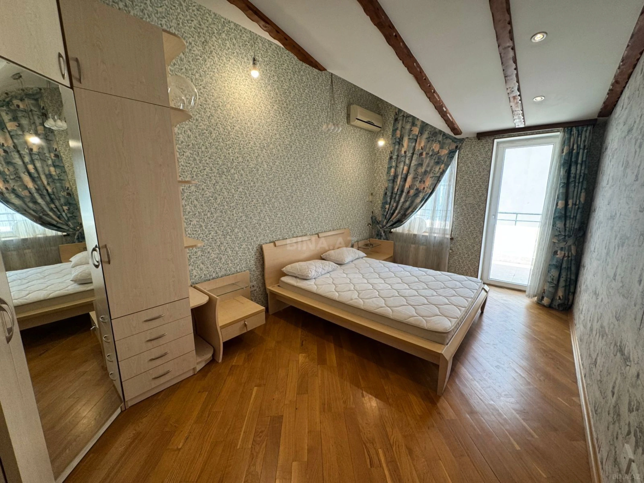 Kirayə verilir 6 otaqlı mənzil 250 m²