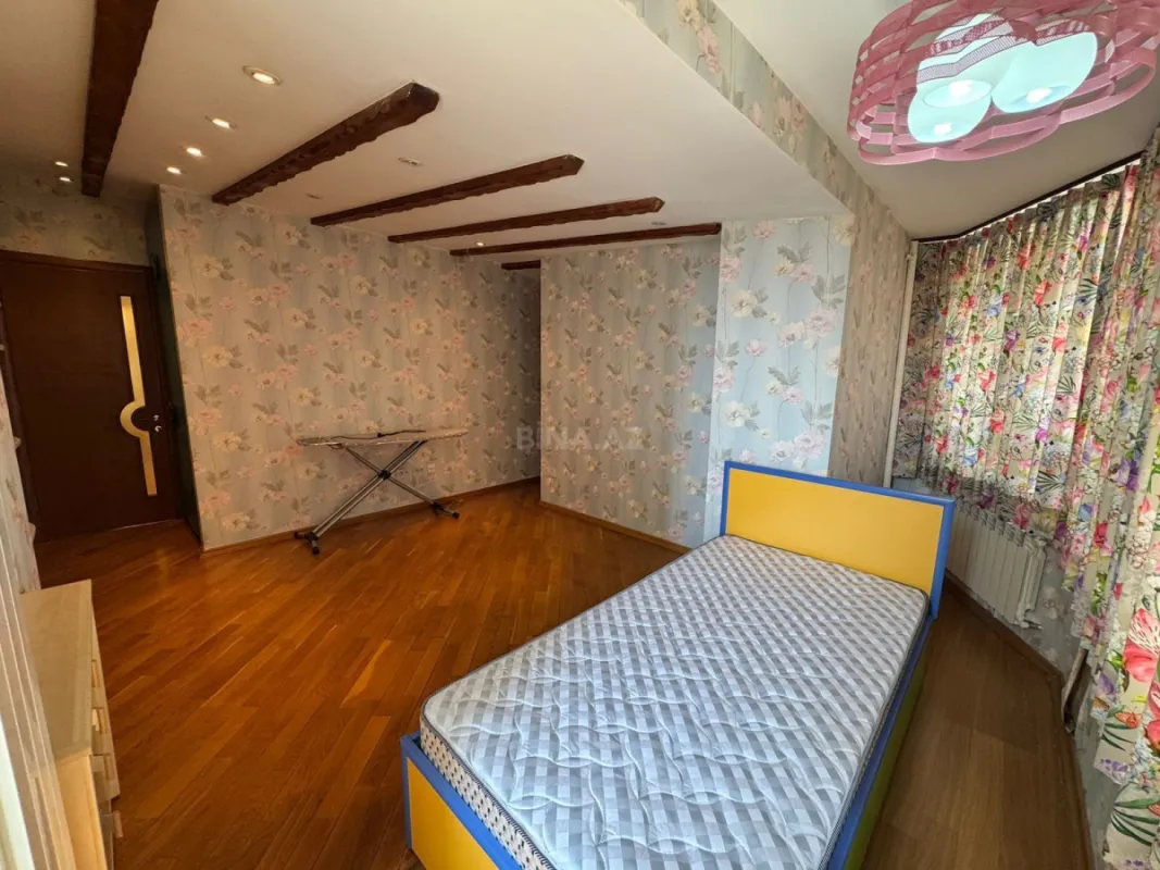Kirayə verilir 6 otaqlı mənzil 250 m²