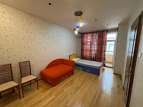 Kirayə verilir 6 otaqlı mənzil 250 m²