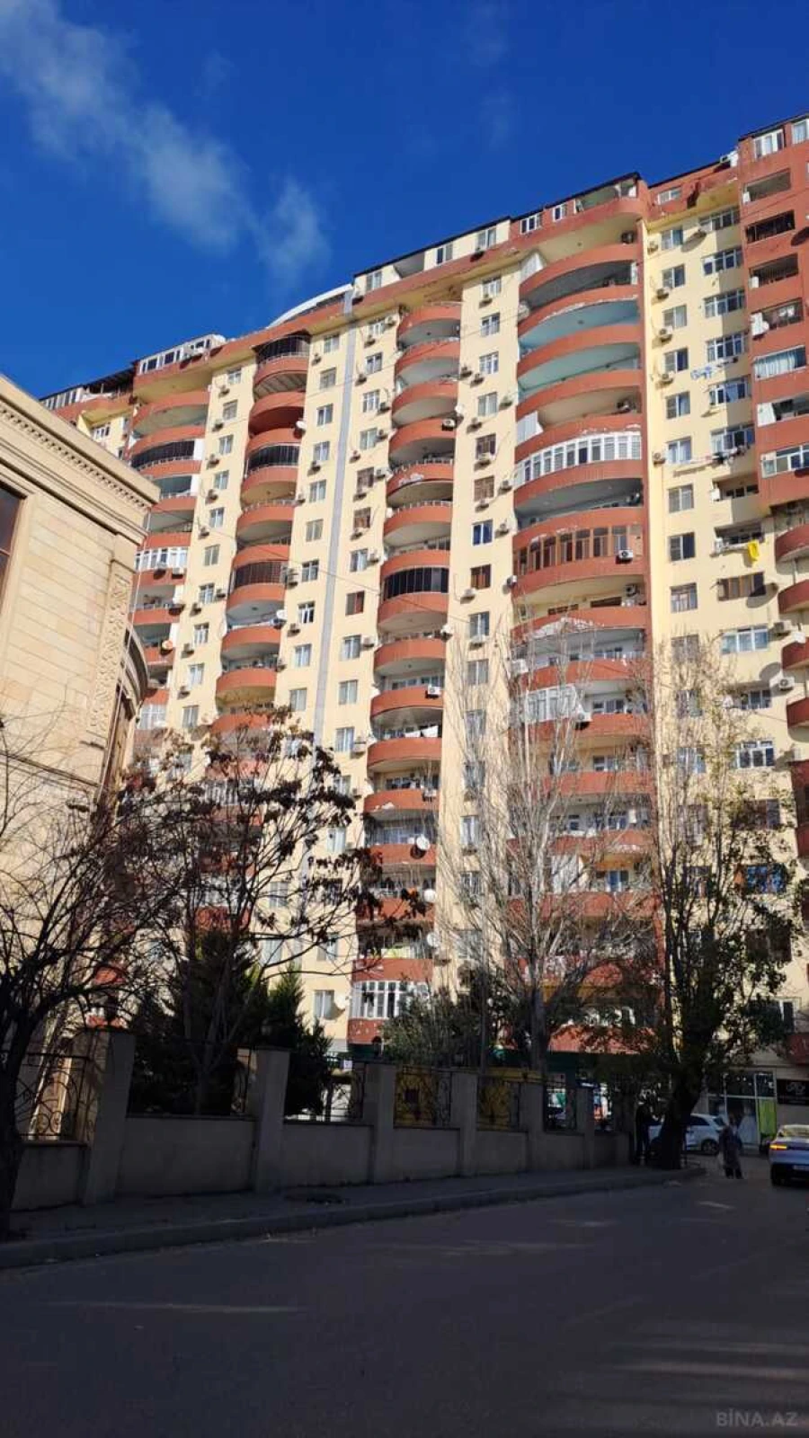 Satılır 3 otaqlı mənzil 105 m²