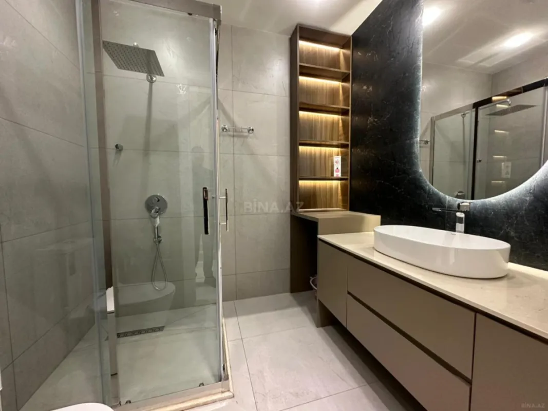 Satılır 4 otaqlı mənzil 137 m²